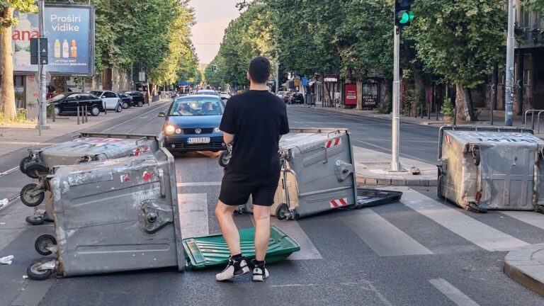 Péntek reggel megbénulhat Újvidék – teljes blokádot ígérnek a tiltakozó diákok