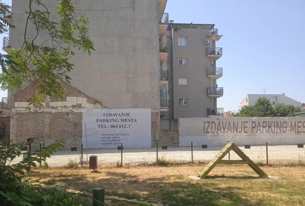 Új parkoló nyílt Újvidék belvárosában
