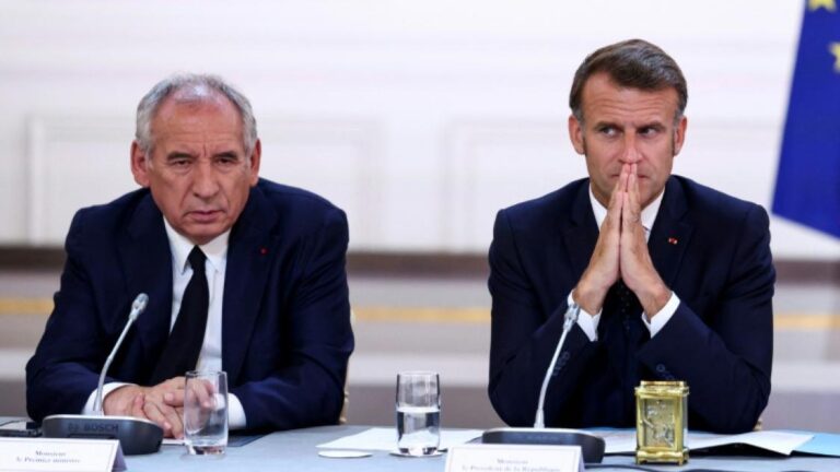 Megbukott a francia miniszterelnök, és vele a kormány is