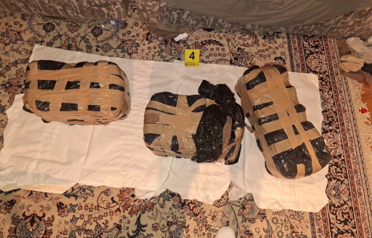 Kábítószer-készítés és -kereskedelem miatt három személyt letartóztattak Szabadkán