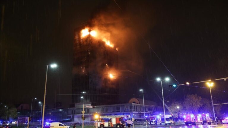 Kigyulladt Zágráb ikonikus tornya – egész éjjel küzdöttek a lángokkal