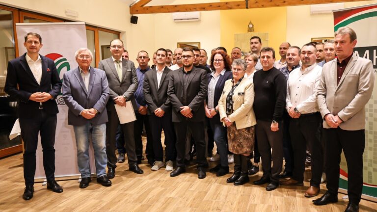 Tíz éve segítik a vajdasági magyar közösséget a falugondnokok