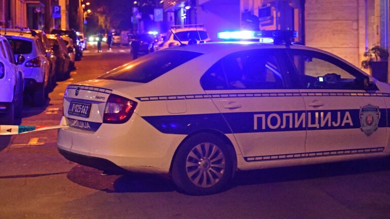 Felgyújtották egy szabadkai ügyész autóját