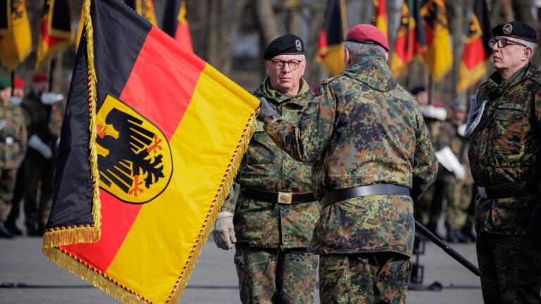 A sorkatonaság visszavezetése után a munkaidőt is emelnék Németországban