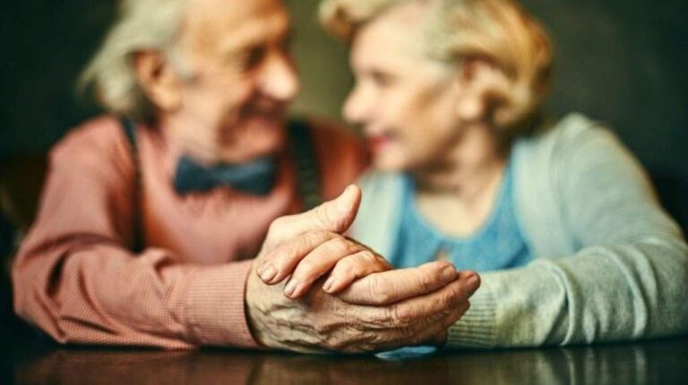 Idősek figyelmébe: magukat orvosoknak kiadó csalók próbálják megtéveszteni őket!