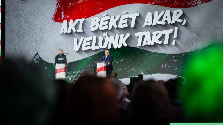 Külön köszöntötték a vajdasági magyarokat a Digitális Polgári Körök szegedi háborúellenes gyűlésén