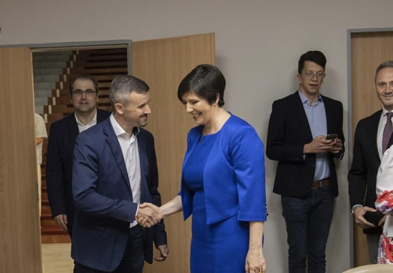 Jakab után Dobrev Klára is páros lábbal rúgott bele a határon túli magyarokba