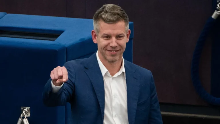 Magyar vadászrepülőgépeket remélnek az ukránok Magyar Pétertől