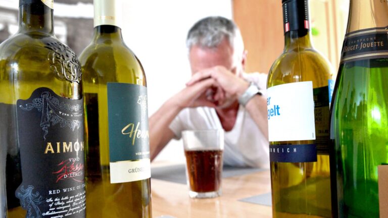 285 liter alkoholt foglalt le a NAV egy debreceni férfinél, aki azt állította, vésztartalékként tartotta magánál