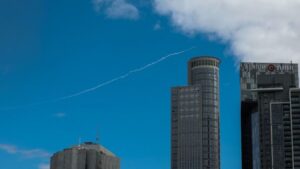 Dubaj is tűz alatt, Irán pusztító ellentámadást indított