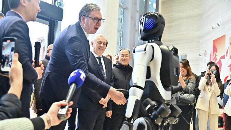 Vučić: Szerbiában már idén elindulhat a humanoid robotok gyártása