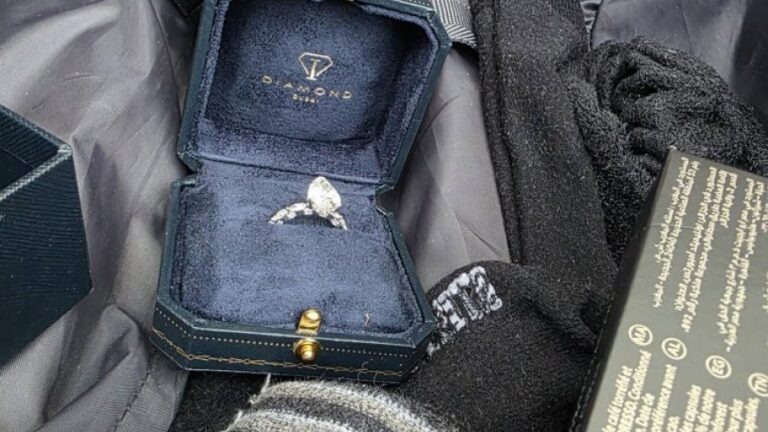Gyémántgyűrűt találtak a vámosok – félmillió dinár volt az értéke