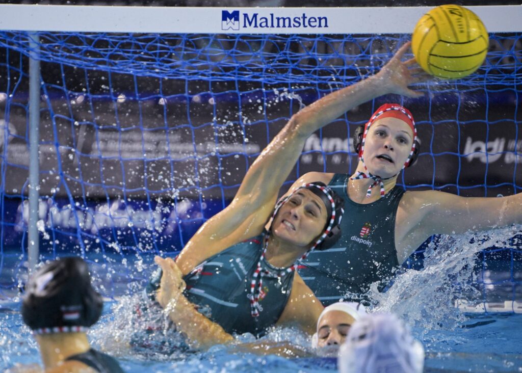 A görögöket ötméteresekkel legyőzve Eb-döntős a magyar női vízilabda-válogatott
