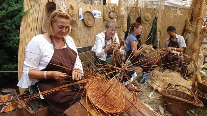 Női vállalkozókat és kézműves mesterségeket támogat a szerb kormány