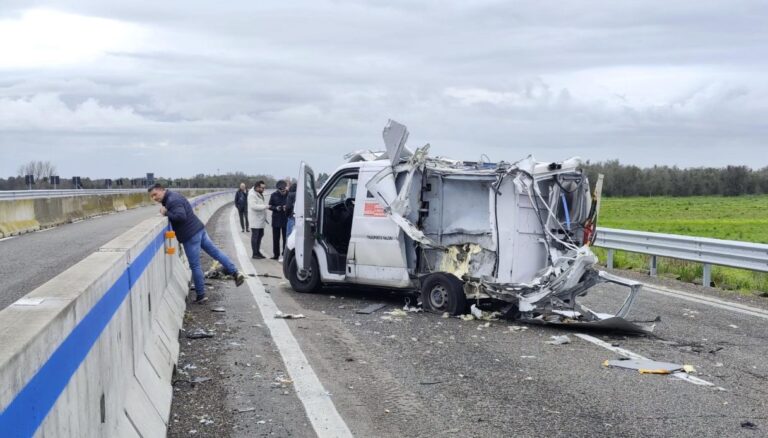Akciófilmbe illő rablás Olaszországban: kalasnyikovos banda robbantott pénzszállítót
