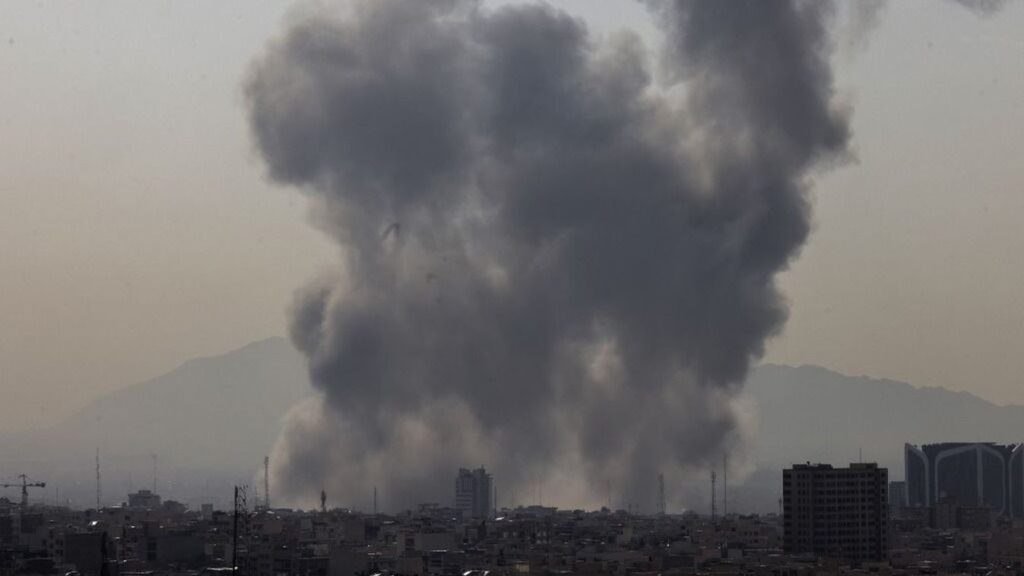 Kitört a háború: Izrael és Amerika együtt bombázza Iránt