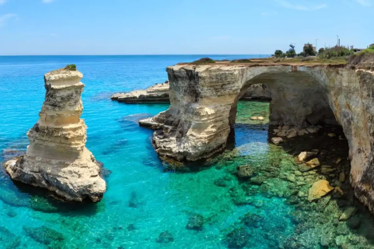 VIDEÓ: Valentin-napon omlott össze a „Szerelmesek íve” Olaszországban