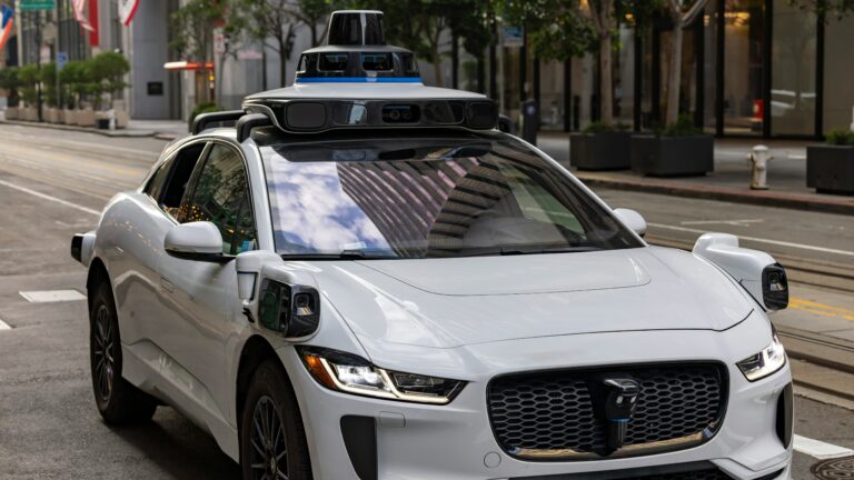 Szerbia szomszédjában indul robotaxi szolgáltatás először Európában