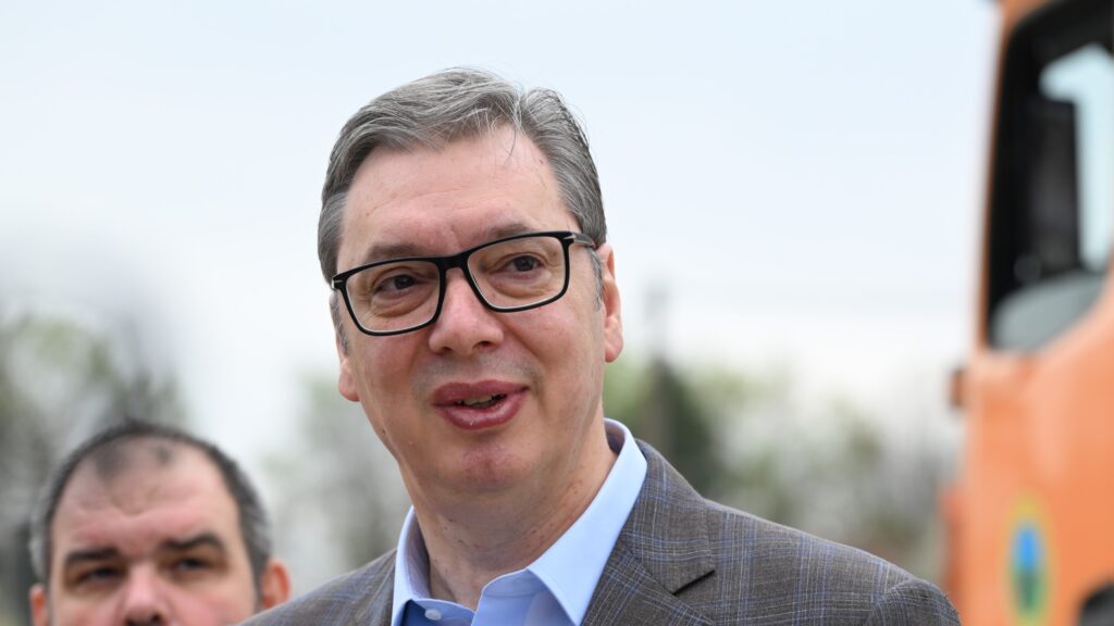Vučić: Magas pénzjutalmat kap, aki kátyút talál a szerb autópályákon