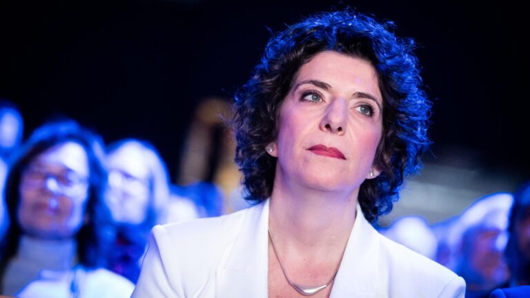 Dobrev Klára lemondott a DK elnöki tisztségéről