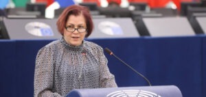 Félrevezető üzenetre figyelmeztet Vicsek Annamária a magyarországi választások előtt