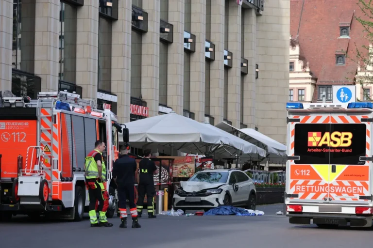 Tragédia Németországban: tömegbe hajtott egy autó Lipcsében