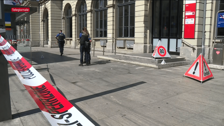 Pánik a svájci pályaudvaron: Allahu akbárt kiáltott a férfi, aki három embert megkéselt