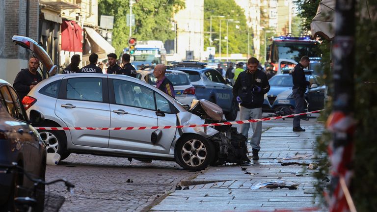VIDEÓ: Tömegbe hajtott egy marokkói származású autós Olaszországban, majd megkéselt egy járókelőt