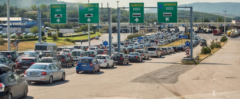 Rossz hír a Görögországba utazóknak: ismét brutális sorok vannak a határon