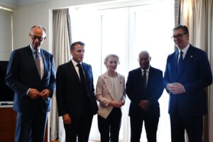 Vučić uniós vezetőkkel tárgyalt Tivatban