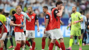 Elképesztő helyzet jöhet a focivébén: egyik csapat sem akarhat majd nyerni