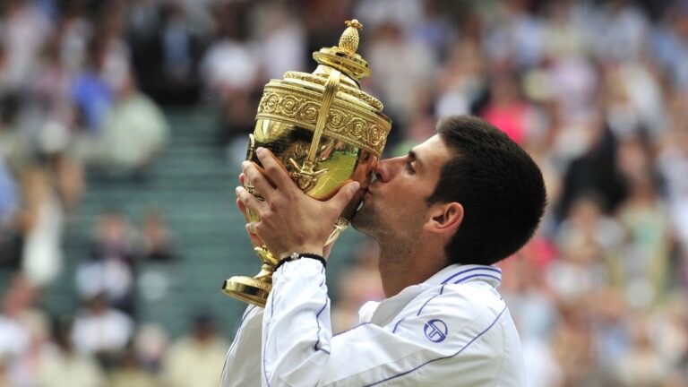 VIDEÓ: Tizenöt éve nyerte meg első wimbledoni bajnoki címét Novak Đoković