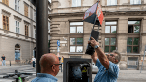 Automaták nélkül, magasabb díjakkal működik tovább a budapesti parkolás
