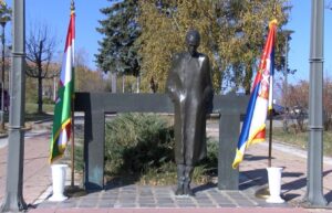 Megtisztították a megrongált Radnóti-emlékművet Borban