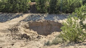 Robbantottak a Dunánál: hatalmas kráter maradt a 600 kilós akna után