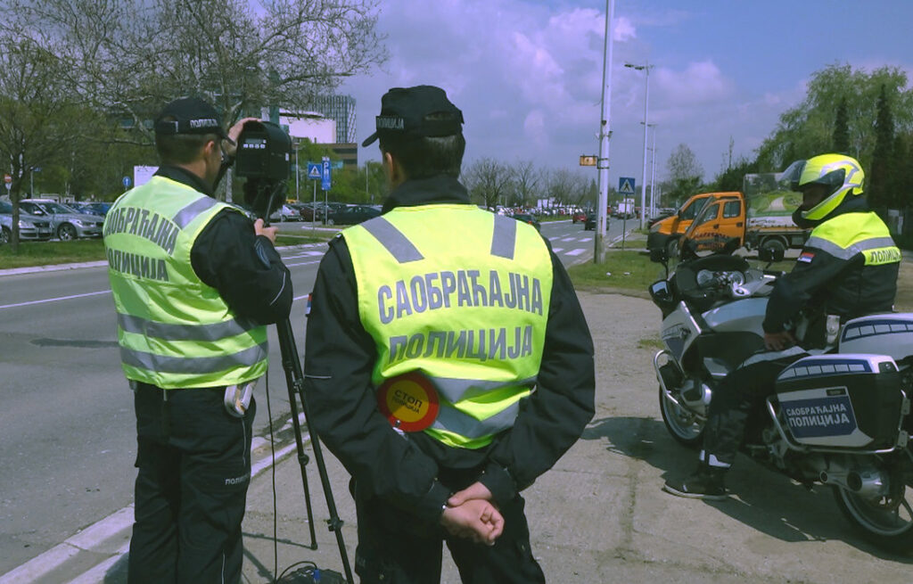 Új, digitális rendszerre áll át Szerbiában a közlekedési rendőrség