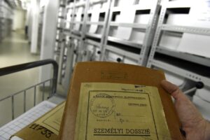 Novemberben nyilvánossá válnak a magyarországi ügynökakták