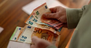 Gyengült a dinár az euróhoz képest – éves mélyponton van a szerb valuta