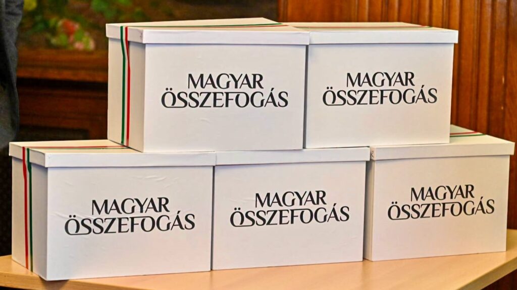 Átadta jelöltlistáját a Magyar Összefogás a nemzeti tanácsi választásokra
